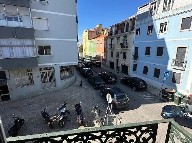 Bright And Comfortable Apartment Lisbon