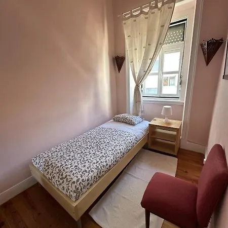 Bright And Comfortable דירה ליסבון